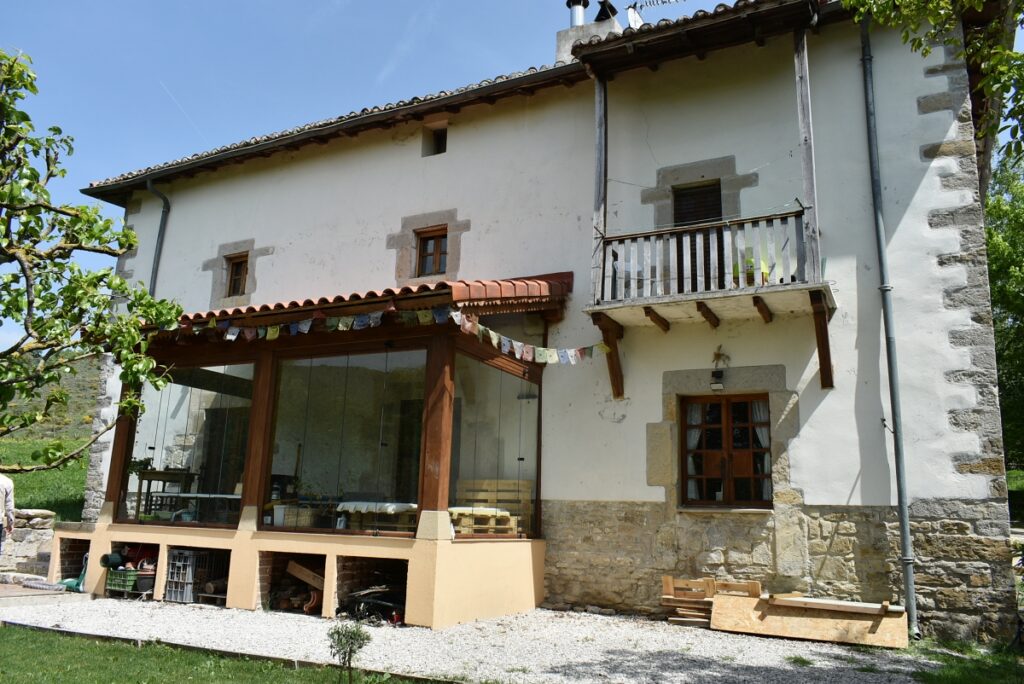 vivienda antigua intervenida con principios de biocnstrucción